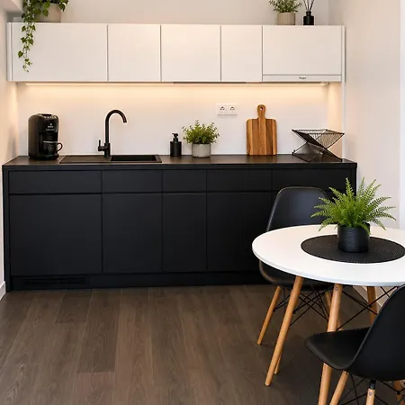 아파트 Modern Old Town With Ac - Centre,